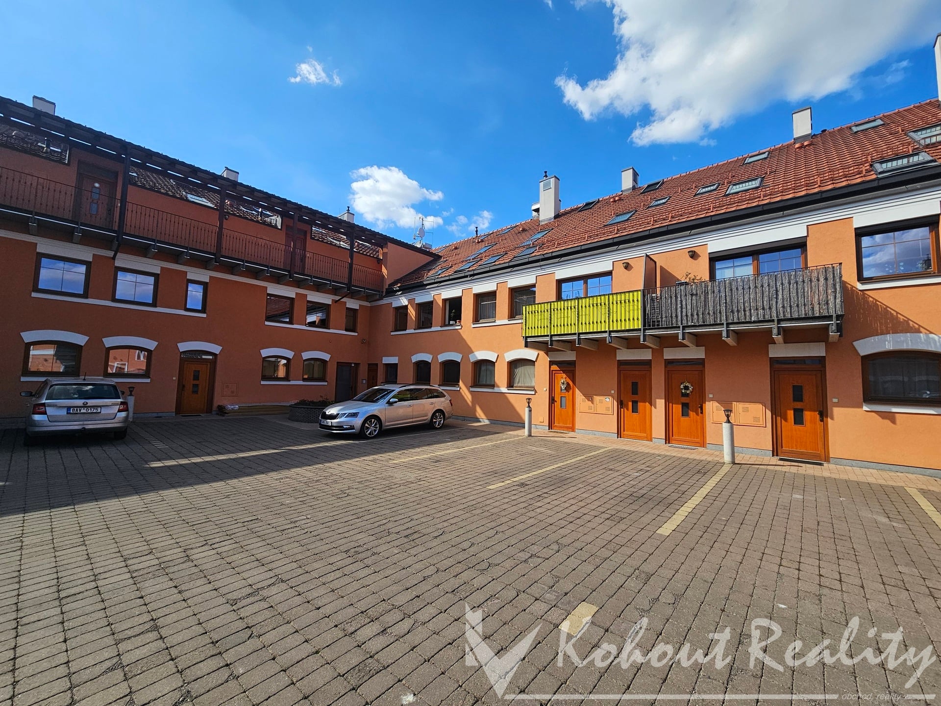 Řadový dům  4+kk/balkon 135m2+5m2, 2x parkovací stání, Praha 4 - Šeberov, ulice K Šeberovu