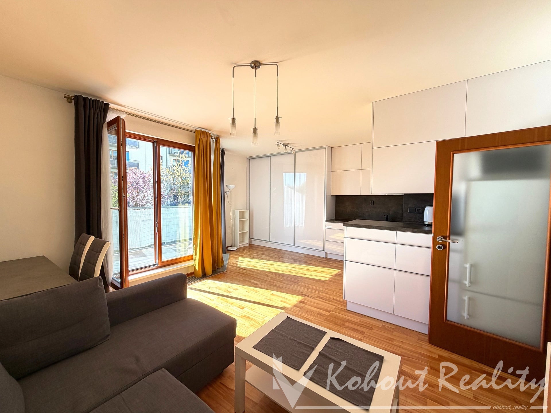 Pronájem bytu 1+kk/Terasa 45m2 + gar. stání - ul. Mattioliho, Praha 10,- Záběhlice