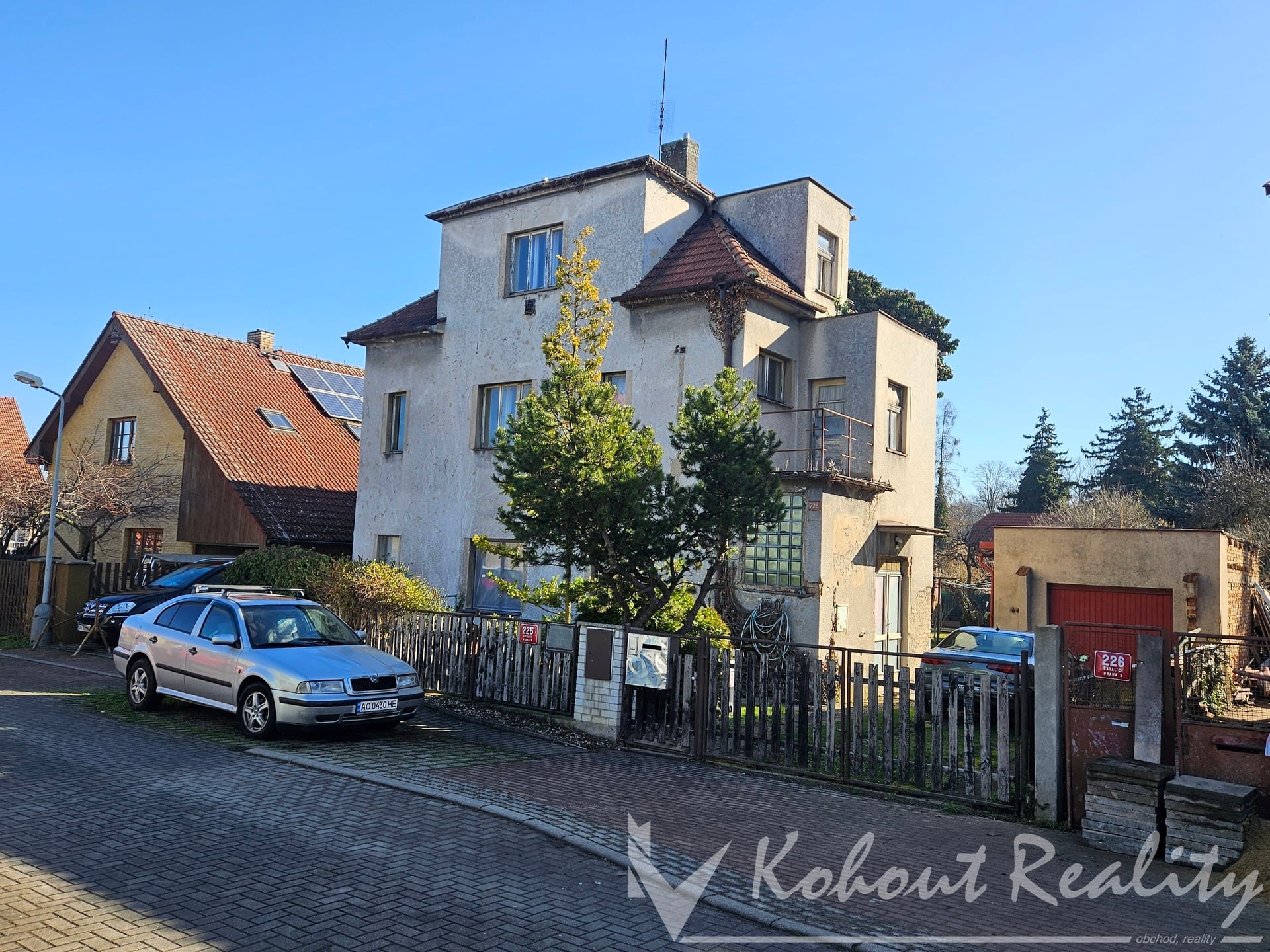 Prodej rodinného/činžovního  domu, 3x byty, 2x garáže, 3x stání, zahrada 603m2, Praha 9 - Satalice, ulice Bošínská