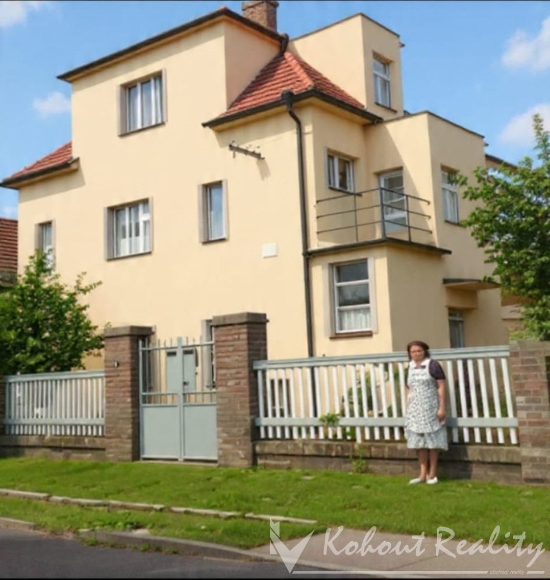 Prodej rodinného/činžovního  domu, 3x byty, 2x garáže, 3x stání, zahrada 603m2, Praha 9 - Satalice, ulice Bošínská