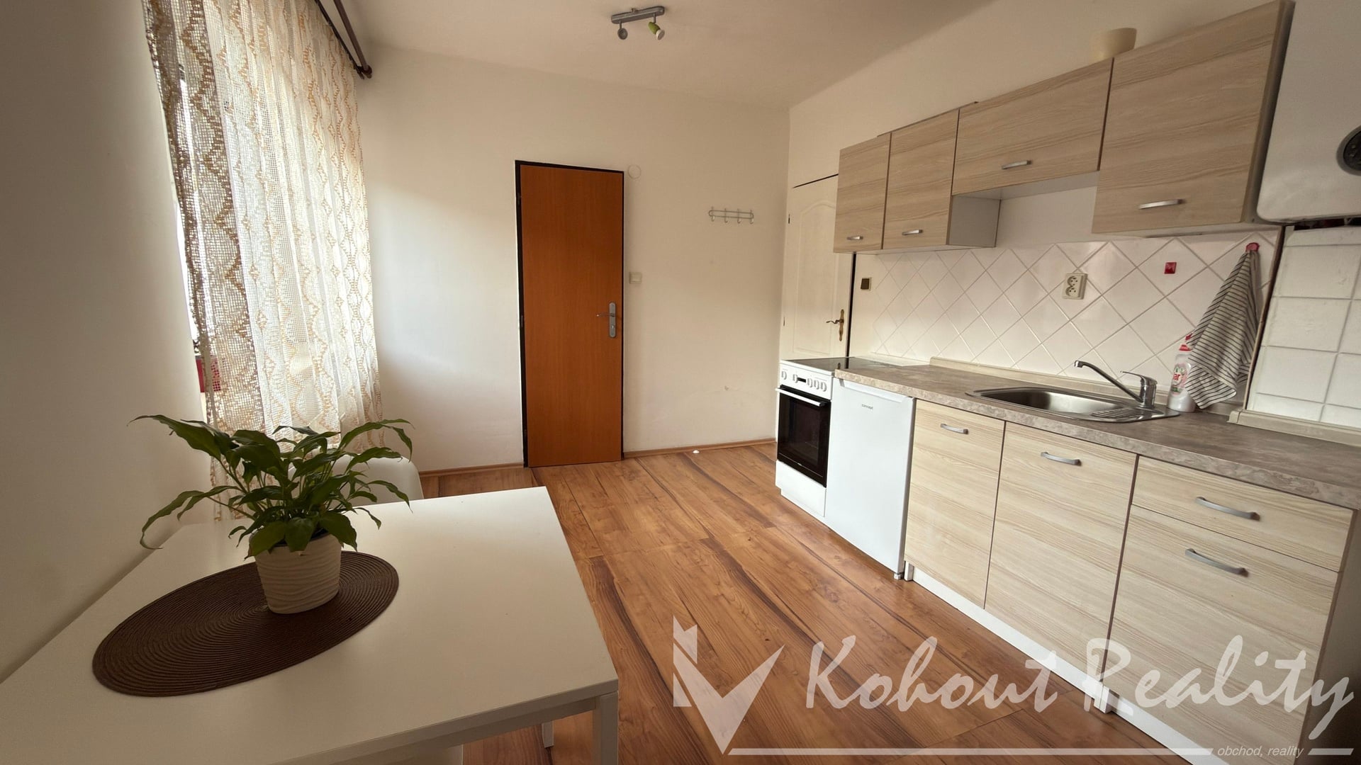 Pronájem slunného bytu 1+1 40 m2, Praha 8, Libeň, ulice Za vodárnou