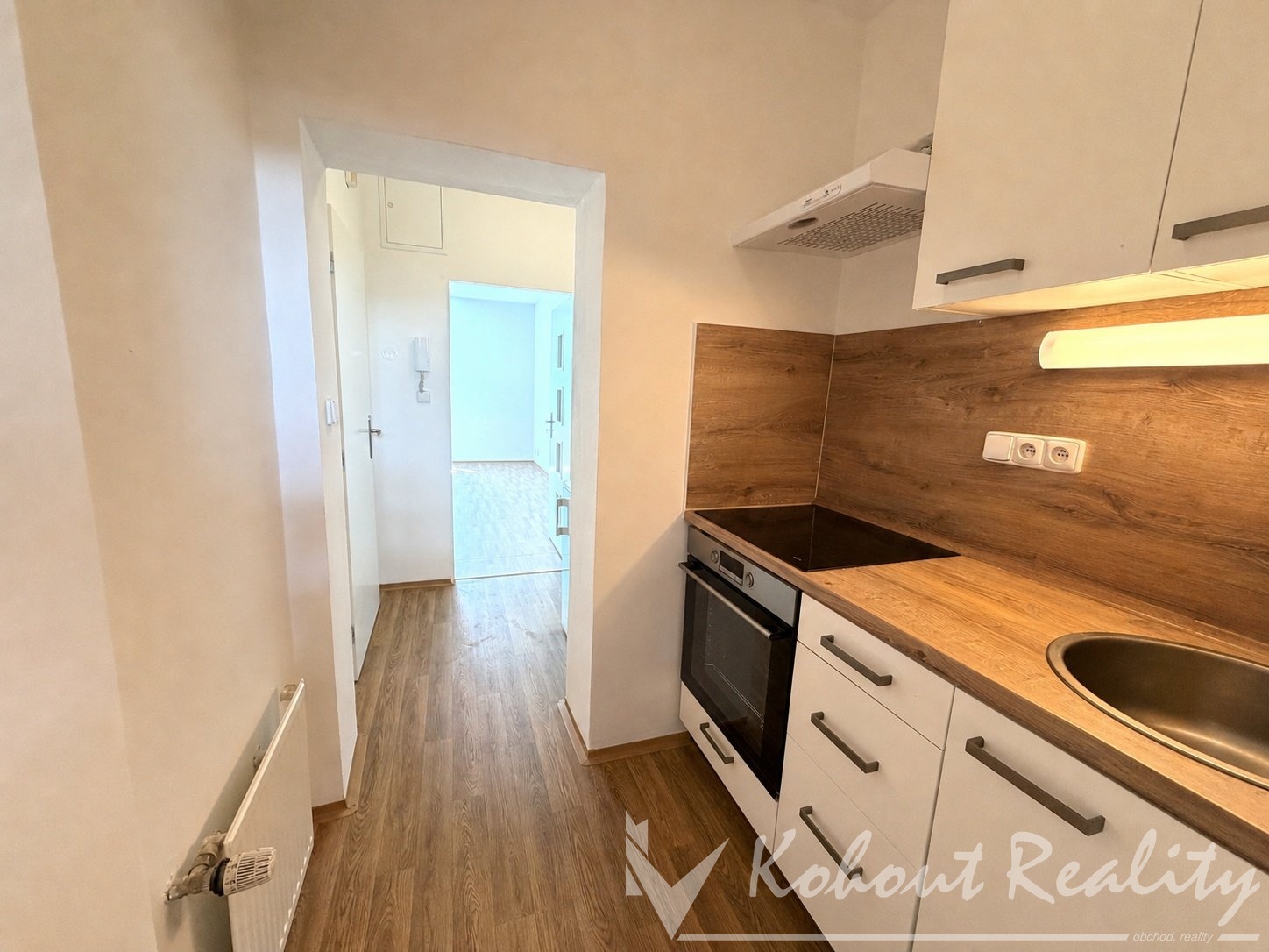Světlý 2+kk. 48m2, ul. Nad Primaskou, P10 Strašnice (možno i park. místo)