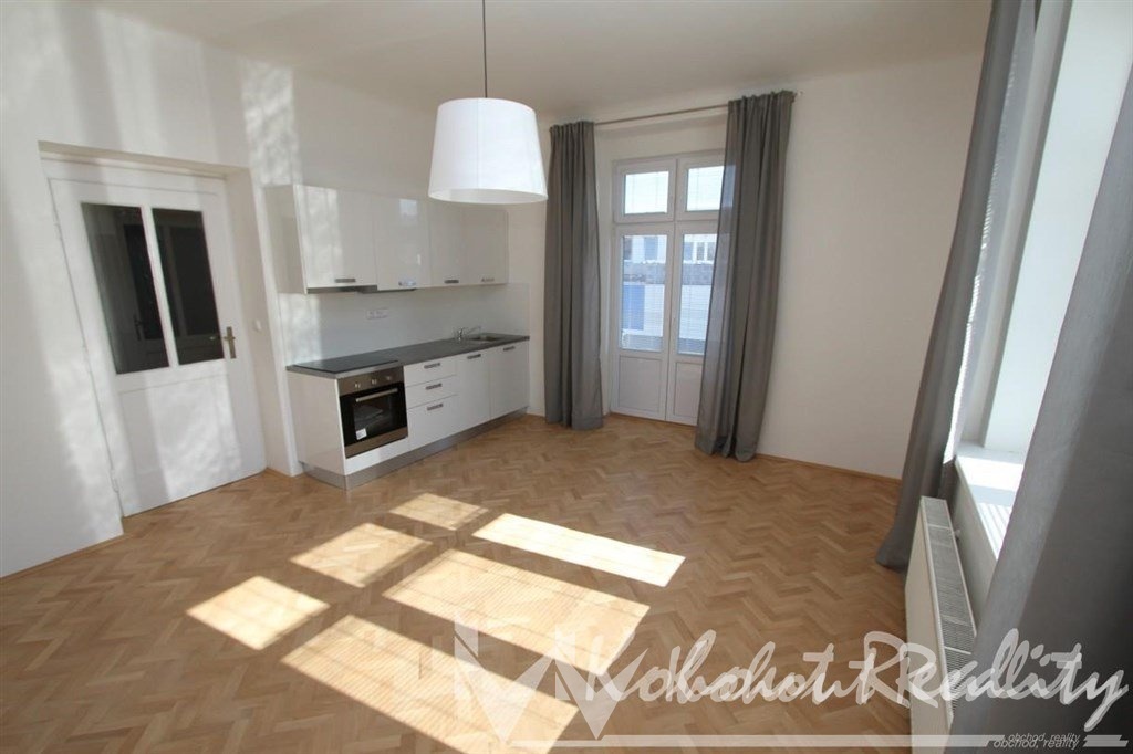 Slunný, cihlový byt v činžovní vile 2+kk/2x Balkon, 53m2, P10, Strašnice, ulice Nedvězská